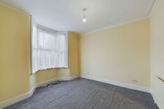 30, Hartville Road, London photo 4