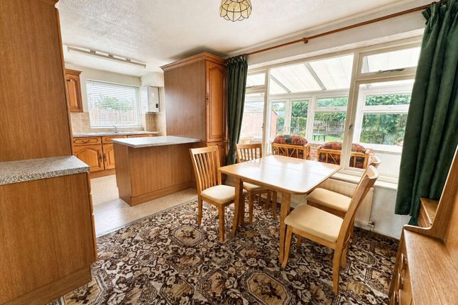 24, Stoneleigh Close, Burnham-on-Sea photo 3