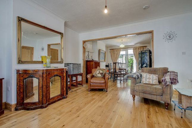 46, Prout Grove, London photo 4
