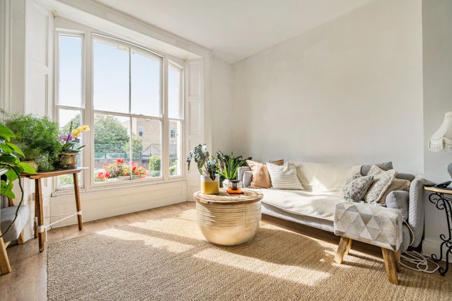129 Woodhill, London, Greater London photo 3
