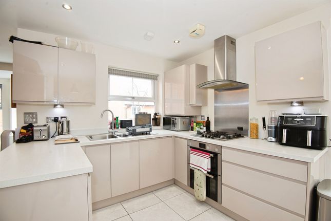 43, Goodearl Place, Princes Risborough photo 5