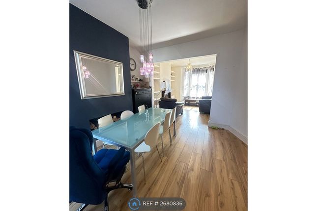 Open Plan Living And Dinning Room