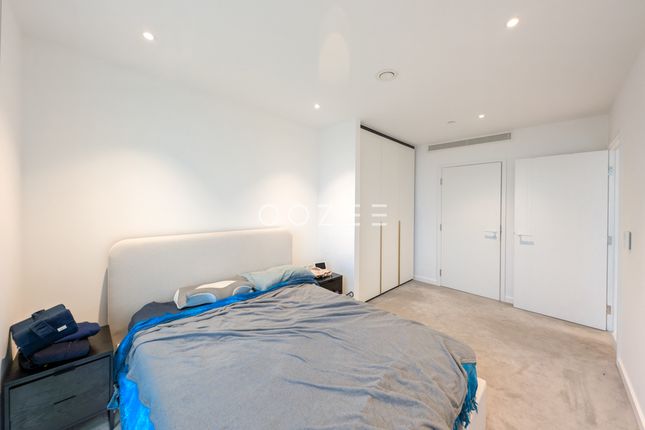 2204, Bouchon Point, London, United Kingdom photo 3