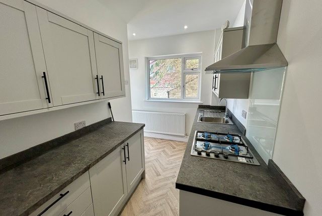 125, Birkenhead photo 3