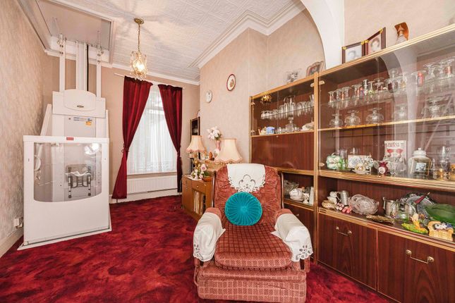 29 Millais Road, London photo 3