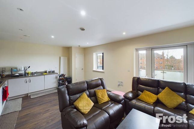 Flat for sale in Cranford Lane, Hounslow