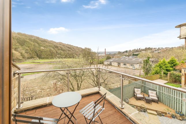 19, Victoria Mills, Holmfirth photo 4