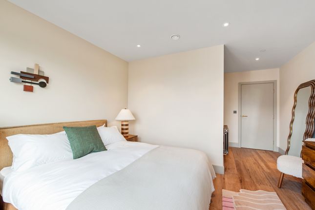 18 Ashley Road Tottenham Hale, London photo 3