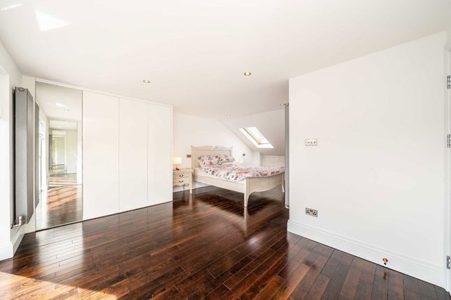 52, Queens Avenue, London photo 4