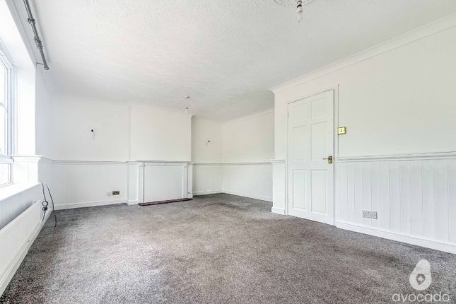 159 The Meadway, Tilehurst, Berkshire photo 2