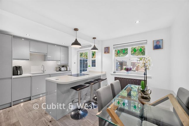 5, Azalea Close, Havant photo 4