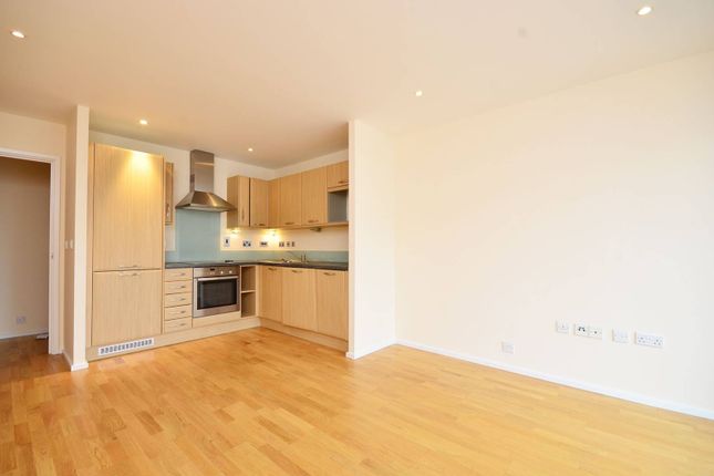 Flat for sale in Devonport Street, Shadwell, London