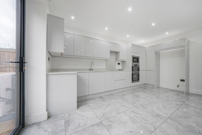 10a, Sheepcote Gardens, Uxbridge photo 4
