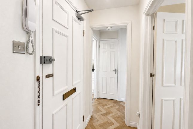 18, Tallow Gate, Chelmsford photo 4