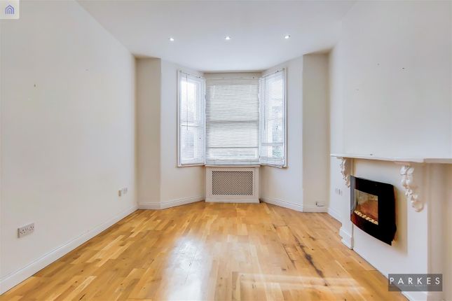 Flat to rent in Bramber Road, London