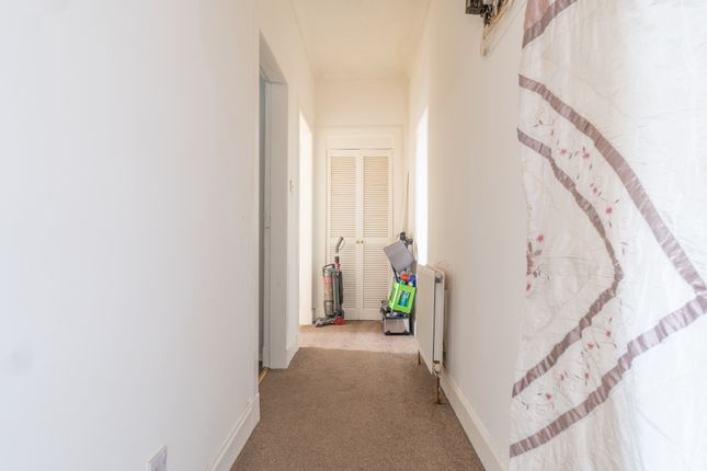 Flat for sale in Broadloan, Renfrew