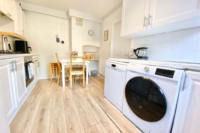 Castlewood Road, Cocfosters photo 4