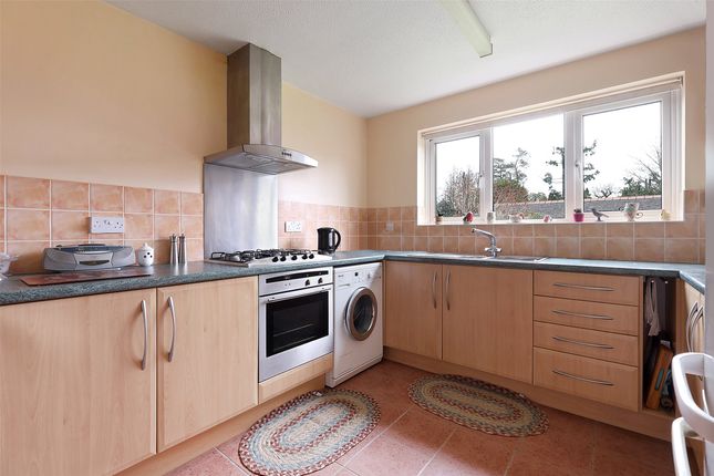 4-bed house on 29, Montfort Rise, Surrey, £650,000