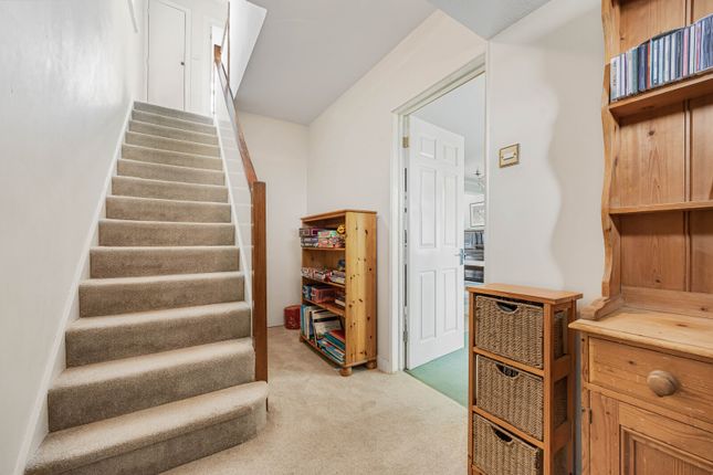 16, Shepherds Mount, Newbury photo 2
