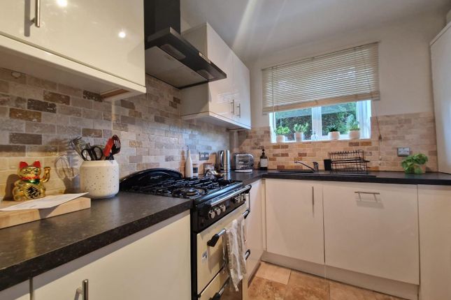Flat for sale in Goldings Hill, Loughton