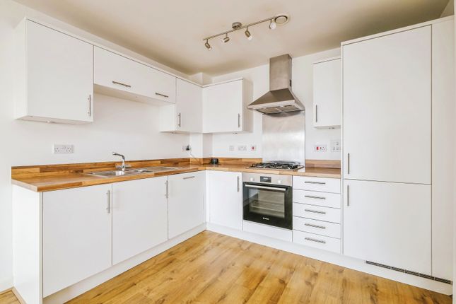 2-bed flat on 85 Oak House,, Victory Park Road, Surrey, £265,000