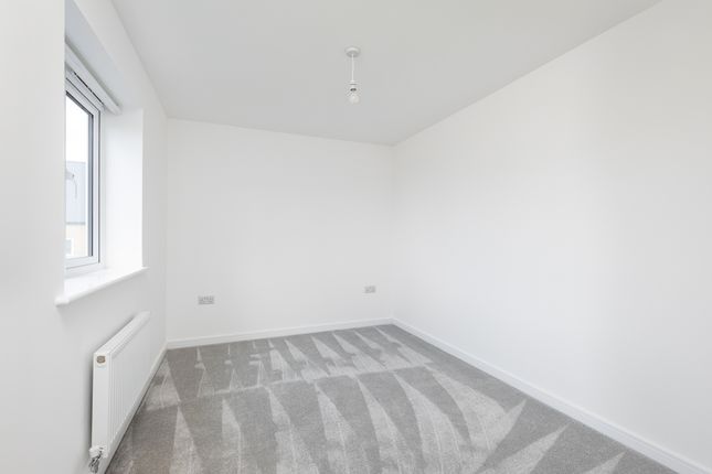 End terrace house for sale in College Road, Northfleet