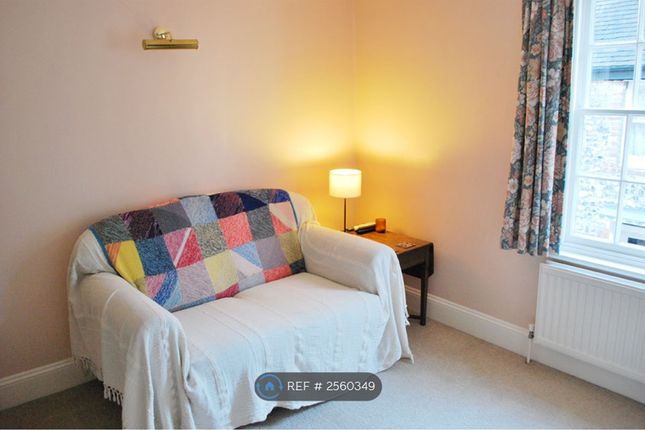 Lounge/Bedroom Two