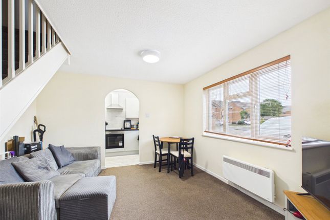 5, Raleigh Close, Gloucester photo 3