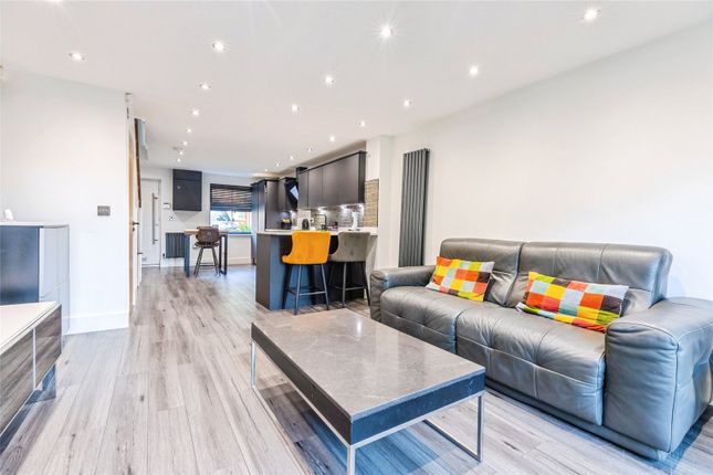 37, Stonemere Drive, Manchester photo 4