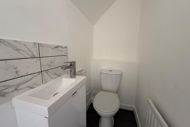 65, Swindon photo 5