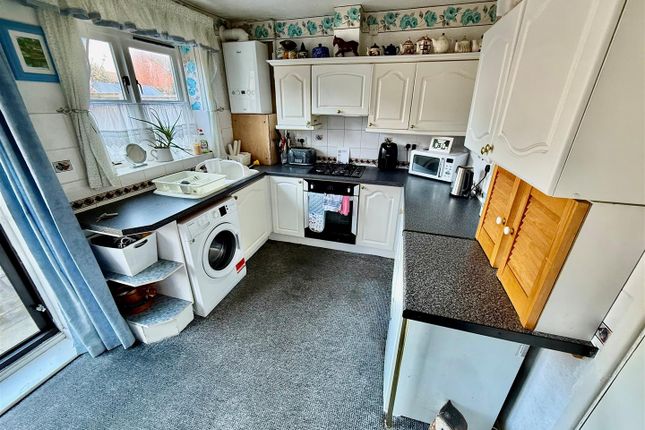 1, Yr Helfa, Chirk photo 3