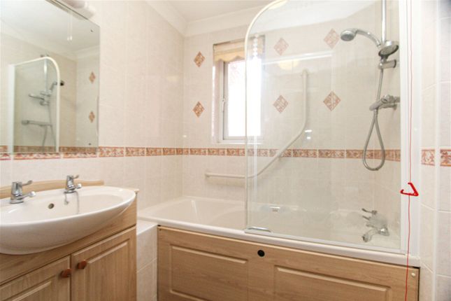 Flat for sale in Archers Road, Eastleigh