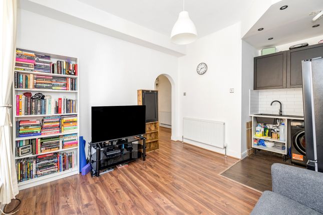 17 (1F4), Dalgety Street, Meadowbank, Edinburgh photo 4