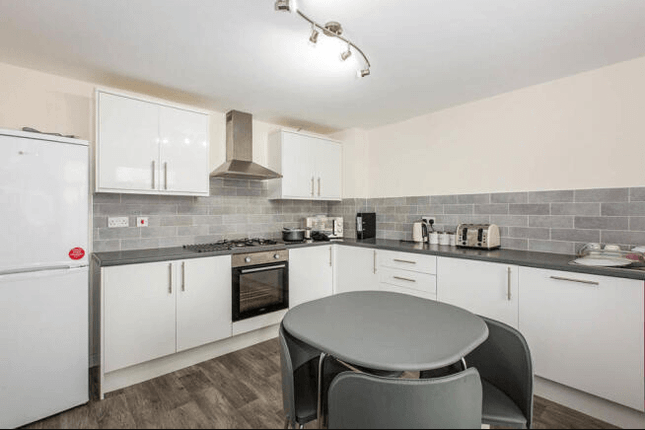 Room 3, 5 St John Street, Pemberton, Wigan photo 2