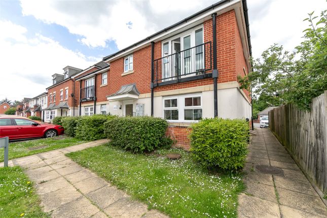 Thumbnail Flat for sale in Cirrus Drive, Shinfield, Reading