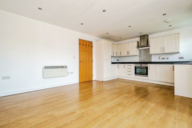Flat 8, Fivash House, 9, Denne Parade, Horsham photo 4