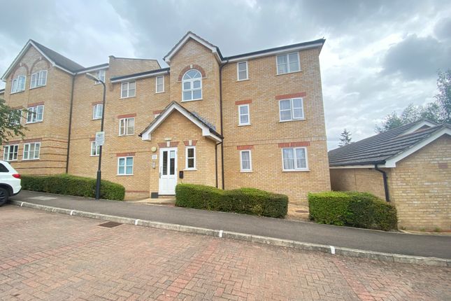 Flat to rent in Kirkland Drive, Enfield