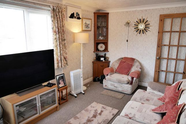 1, Cherry Tree Court, Calne photo 3
