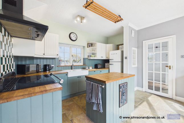 Law Cottage, 244, Thameside, Chertsey photo 4