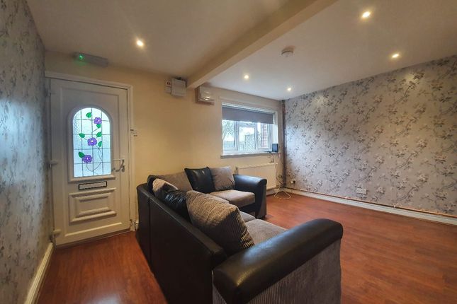 Room 3, 20 Whernside Way, Northampton photo 2