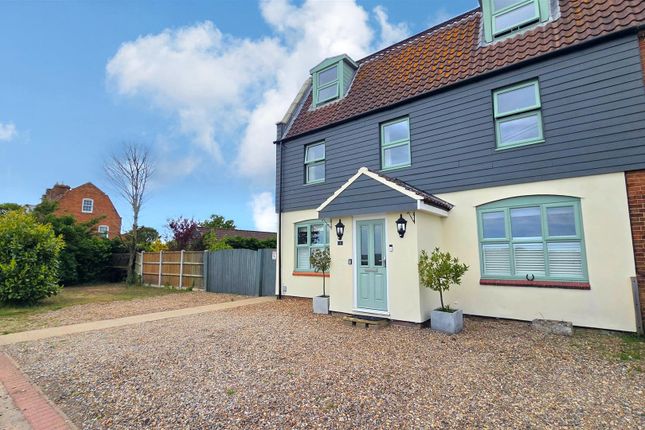 1 Seaman Cottages, Sidegate Road, Hopton photo 2