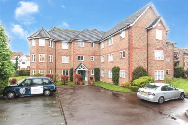Flat to rent in The Beeches, Halsey Road, Watford
