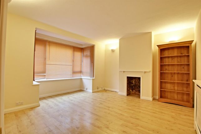 Flat to rent in Ravensbourne Road, Bromley