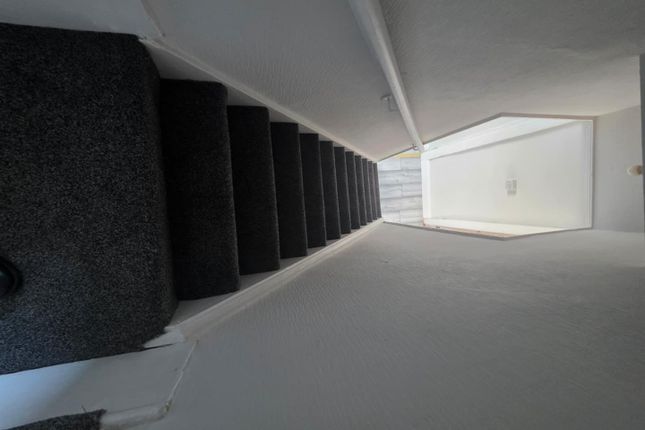 27, Anderson Street, Grimsby photo 3
