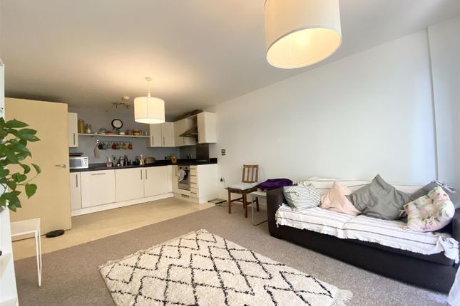 Thumbnail Flat to rent in Overstone Court, Cardiff