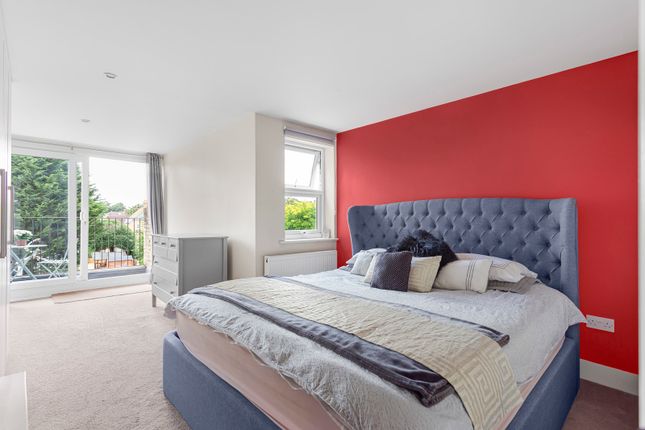 26, Harvest Road, Egham photo 4