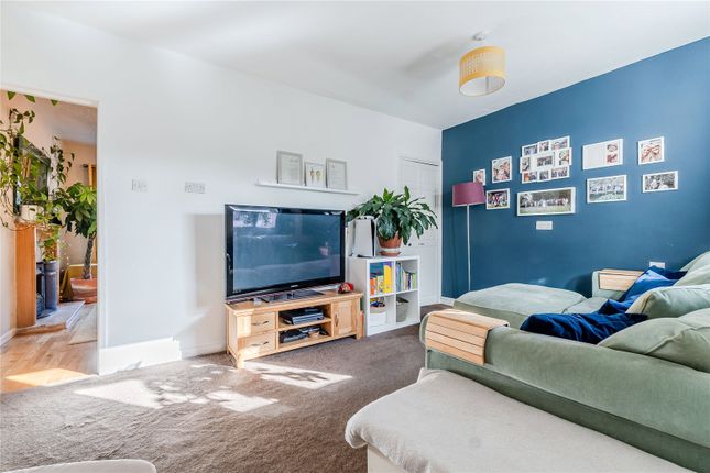 28, Botany Avenue, West Yorkshire photo 2