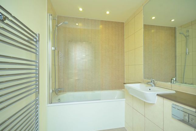 Burdett Road, Mile End photo 4