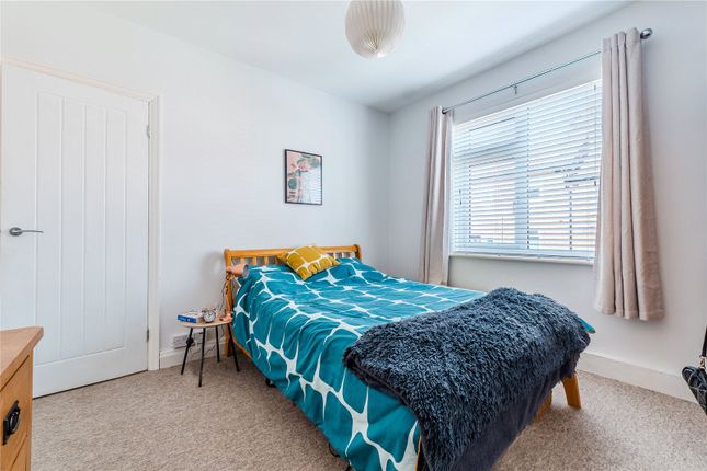 13, Featherbank Mount, Leeds photo 4