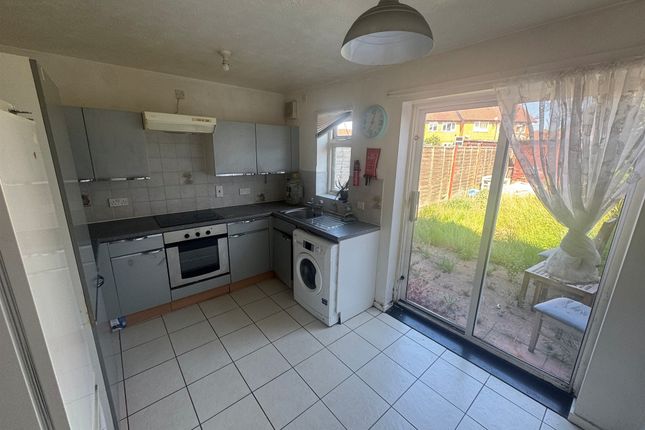 17, Elveden Close, Luton photo 3